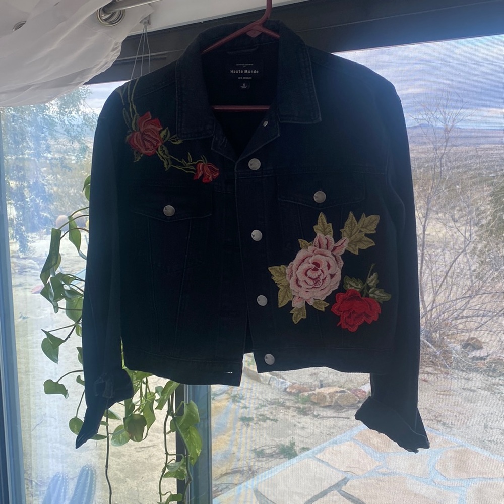 Black jean jacket with embroidered flowers size small
